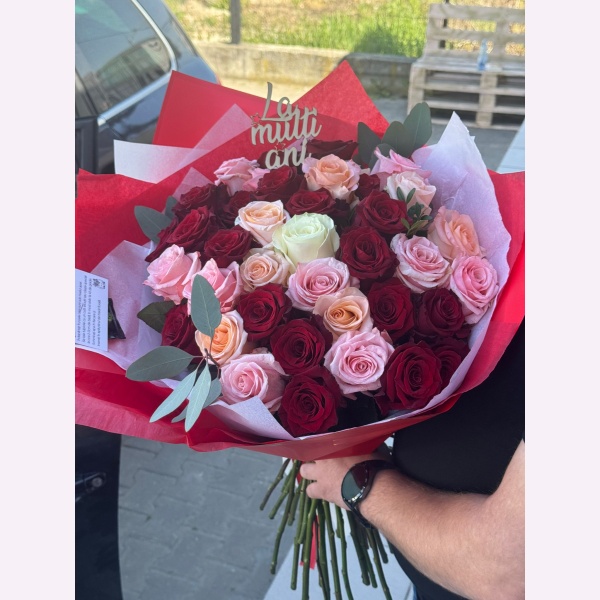 BUCHET "ANIVERSAR" MIX TRANDAFIRI